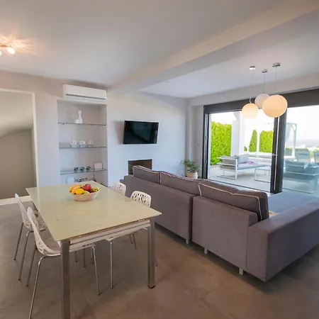 Βίλα Bellevue With Private Pool