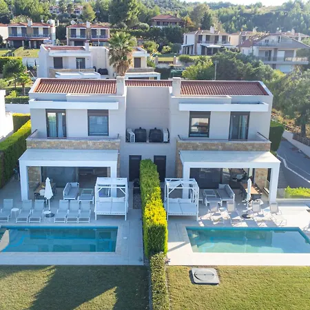 Bellevue With Private Pool