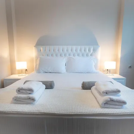 Bellevue With Private Pool *