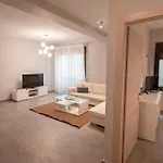 Bellevue With Private Pool *