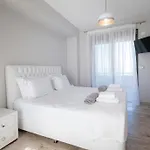 Bellevue With Private Pool 빌라