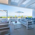 Bellevue With Private Pool 빌라 하니오티