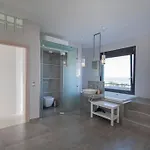 Bellevue With Private Pool 하니오티