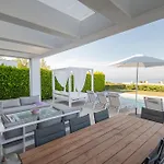 빌라 Bellevue With Private Pool *