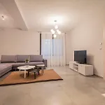 Bellevue With Private Pool 빌라 하니오티