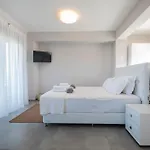 Bellevue With Private Pool