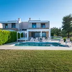 Bellevue With Private Pool 빌라 하니오티
