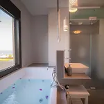 Bellevue With Private Pool