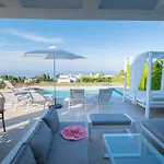 빌라 Bellevue With Private Pool
