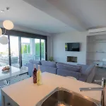 Bellevue With Private Pool 하니오티