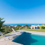 Bellevue With Private Pool