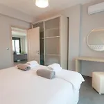 Bellevue With Private Pool 빌라 *