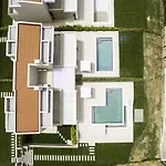 Bellevue With Private Pool 빌라 *