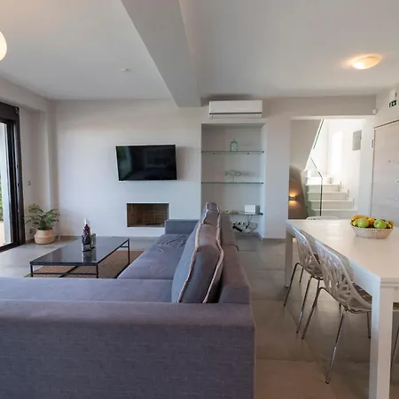 Villa Bellevue With Private Pool Hanioti