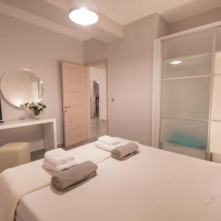 Bellevue With Private Pool *