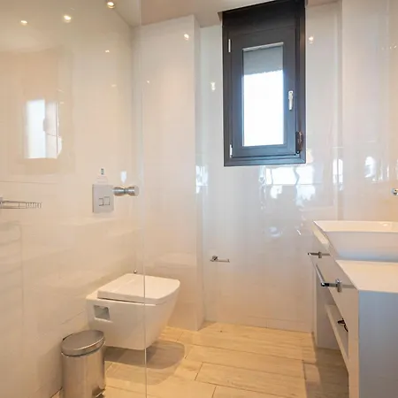 Bellevue With Private Pool *