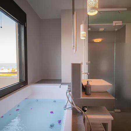 Bellevue With Private Pool