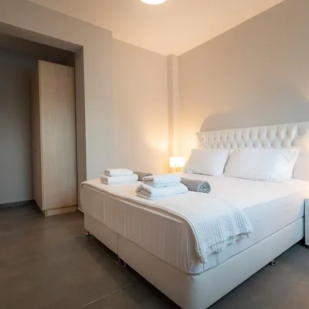 Bellevue With Private Pool