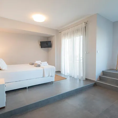 Villa Bellevue With Private Pool Hanioti