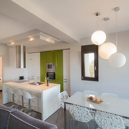 Bellevue With Private Pool