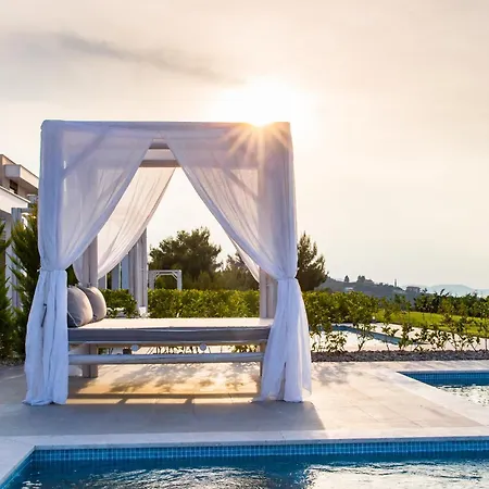 Bellevue With Private Pool *