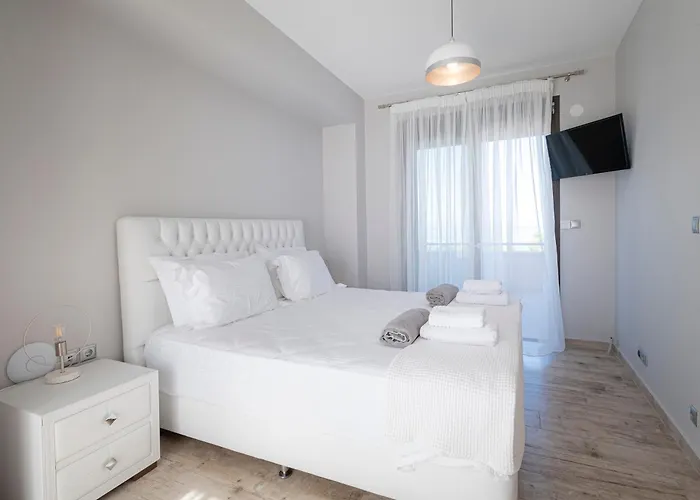 Bellevue With Private Pool Vilă