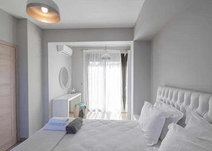 Bellevue With Private Pool