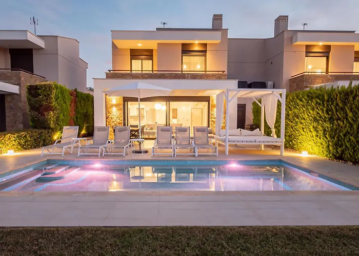 Bellevue With Private Pool Vilă