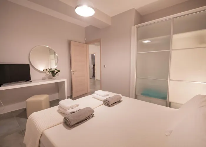 Bellevue With Private Pool *