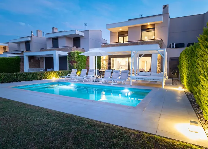 Bellevue With Private Pool *