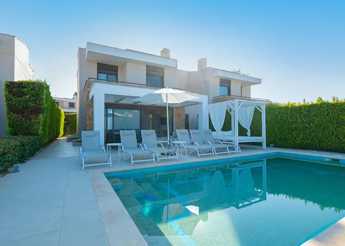 Bellevue With Private Pool Vilă *