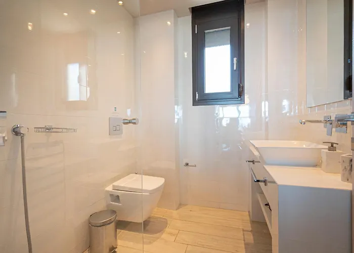 Bellevue With Private Pool *