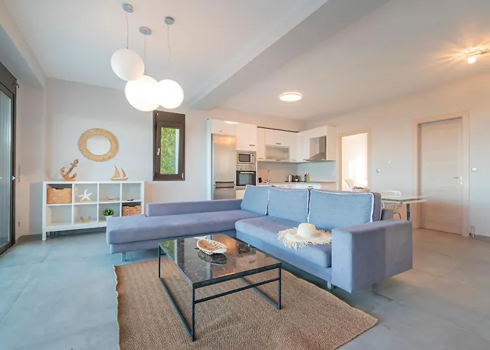 Bellevue With Private Pool *