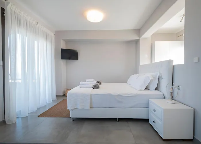 Bellevue With Private Pool