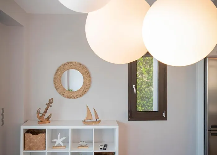 Bellevue With Private Pool