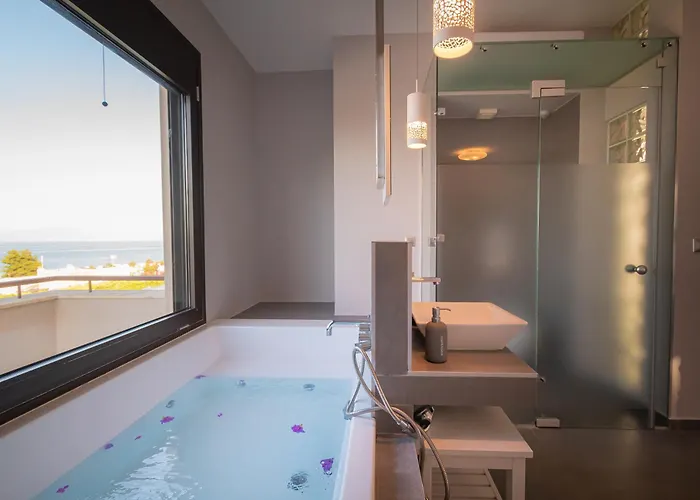 Bellevue With Private Pool