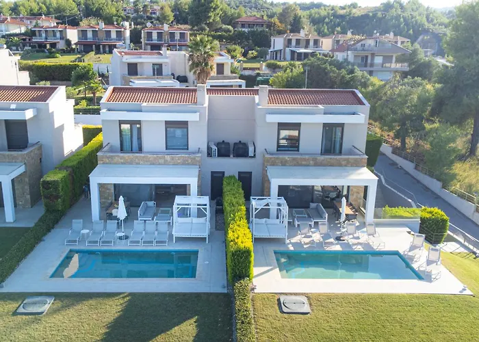 Bellevue With Private Pool