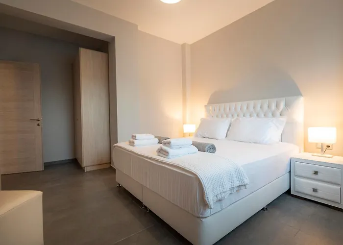 Bellevue With Private Pool