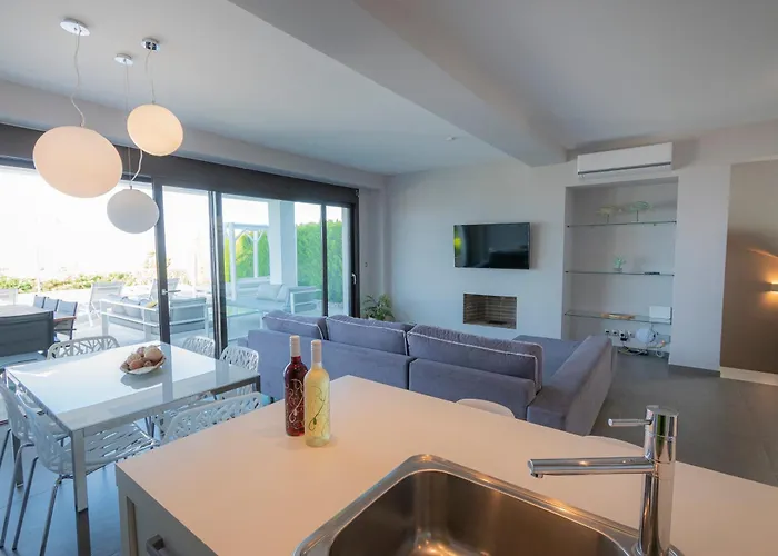 Bellevue With Private Pool Hanioti