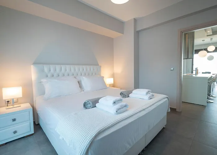 Bellevue With Private Pool