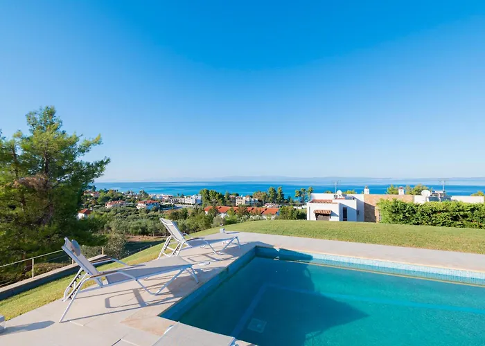 Bellevue With Private Pool