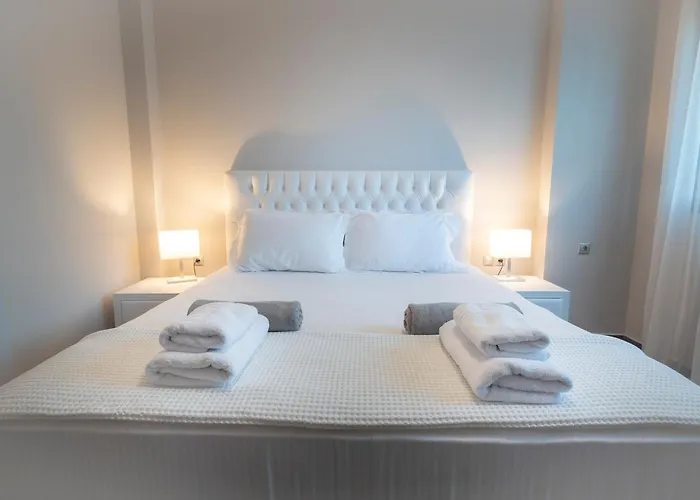 Bellevue With Private Pool *