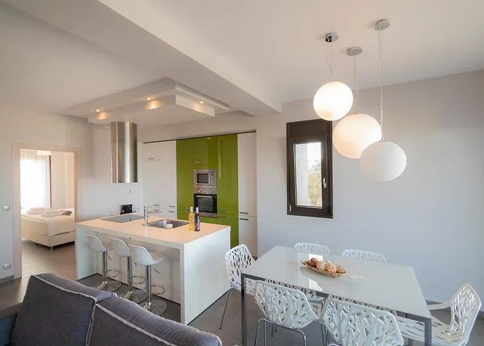 Bellevue With Private Pool