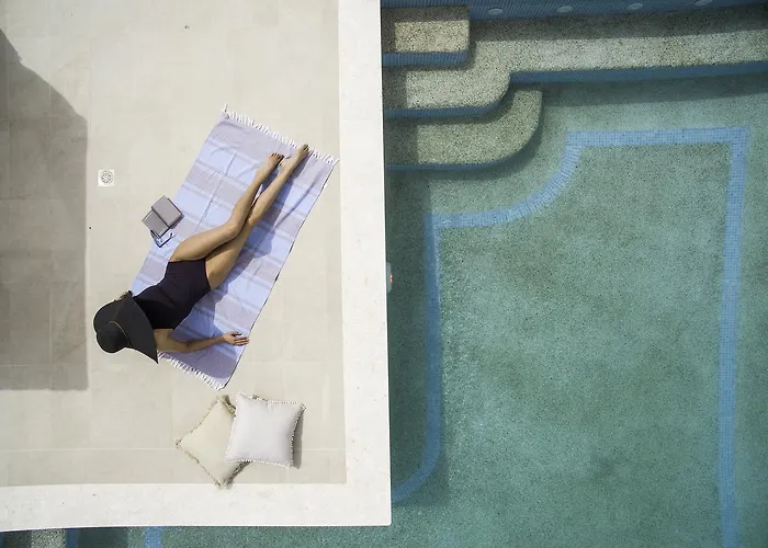 Bellevue With Private Pool