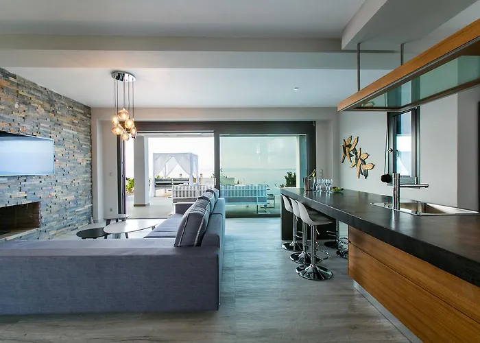 Bellevue With Private Pool