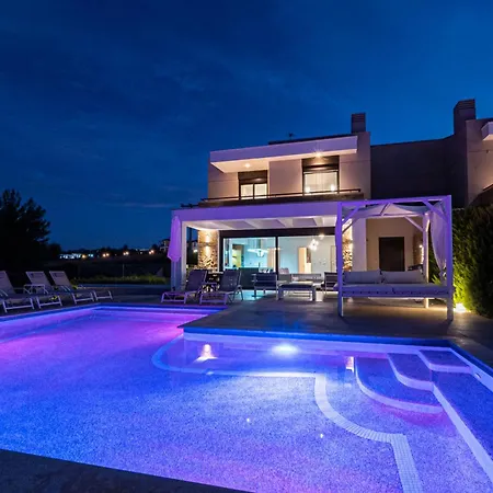 Bellevue With Private Pool Villa