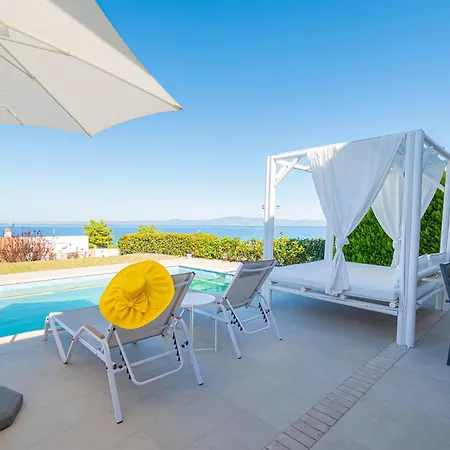Bellevue With Private Pool *