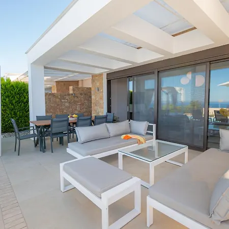 Villa Bellevue With Private Pool Hanioti