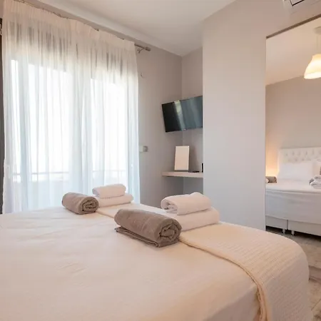 Villa Bellevue With Private Pool Hanioti