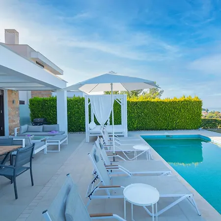 Bellevue With Private Pool Villa